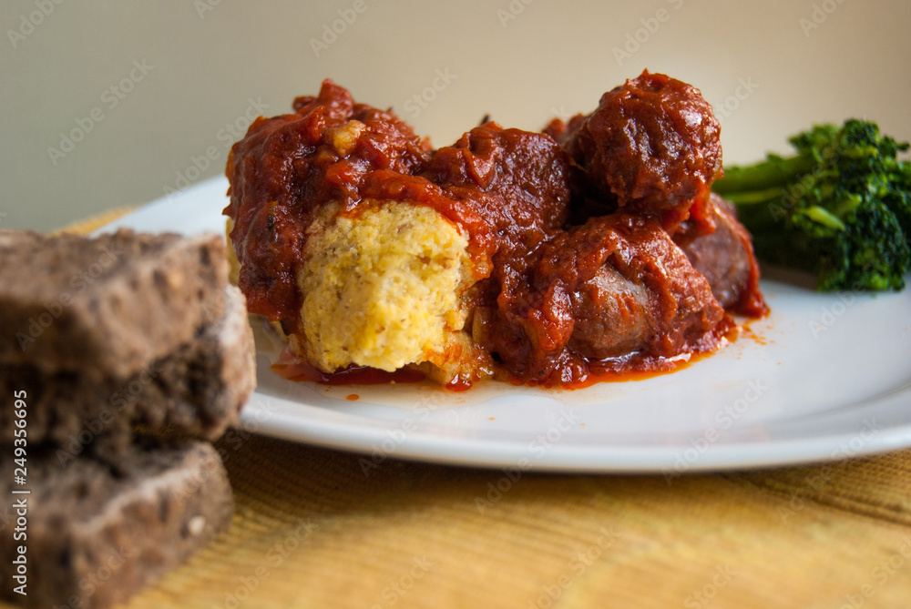 Yellow polenta with sausage and tomato sauce Yellow polenta with sausage and tomato sauce