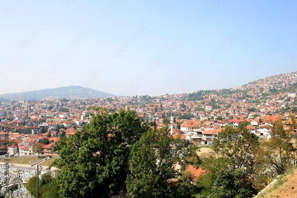 Obraz premium Aerial view of Sarajevo, Bosnia and Herzegovina, from Yellow Fortress on sunny day.