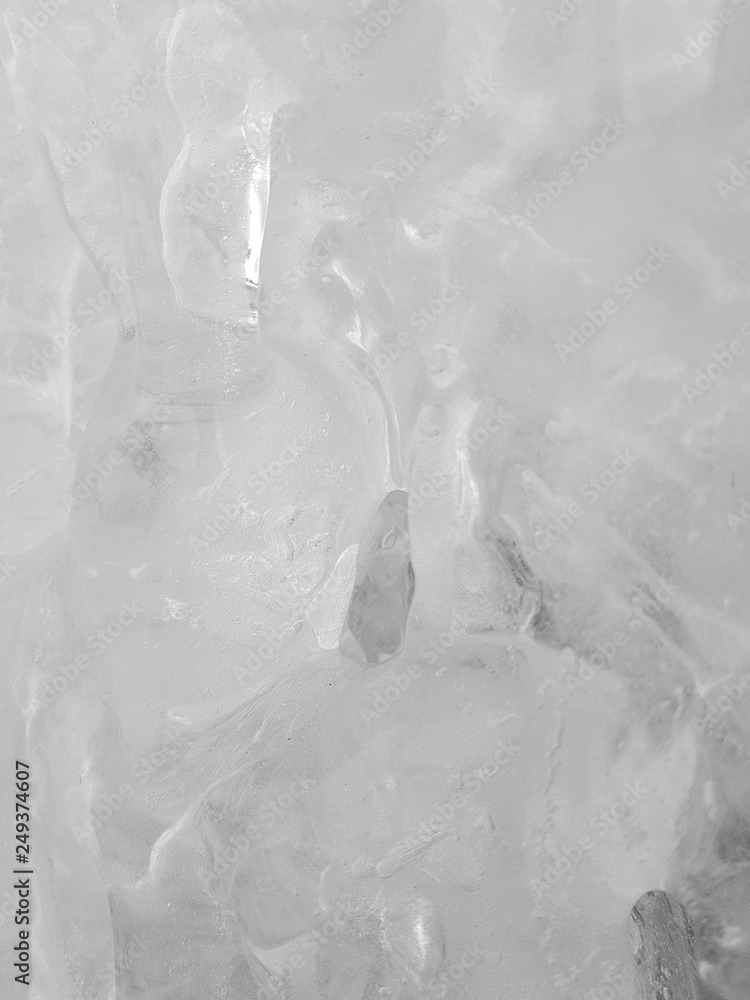 Obraz premium Dangerous icicles and blocks of ice in the winter