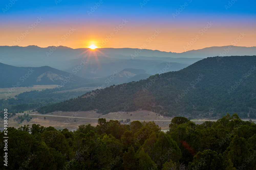 Obraz premium Sunrise Over Cimarron Ridge Colorado