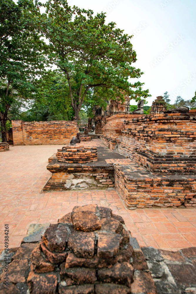 Fototapeta premium Wat Mahathat Temple in Ayutthaya, Thailand