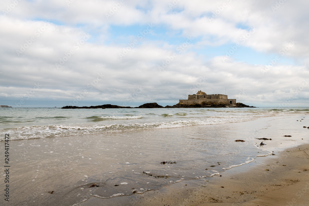 The beach and Fort National during low tide in Saint Malo The beach and Fort National during low tide in Saint Malo