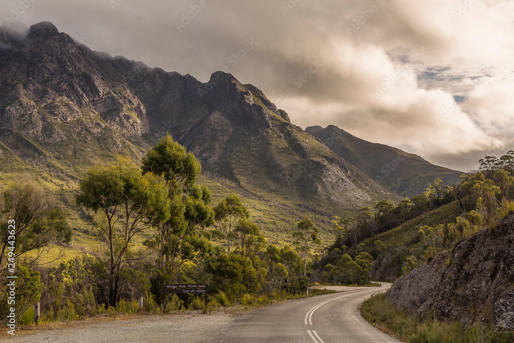 Fototapeta premium The Sentinels mountains by the Gordon River Road, Tasmania
