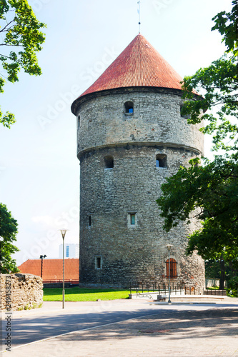 Tallinn, Estonia, Kik-in-de-Keck Tower. The Kik-in-de-Keck tower, located on Tallinn's Toompea hill, is today one of the city's most popular museums. The tower was built in the period from 1475 to 148