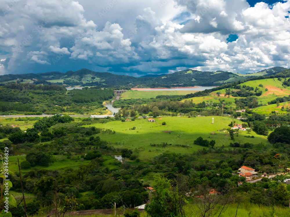 Obraz premium Jaguari reservoir dam and Fernao Dias highway in Vargem city