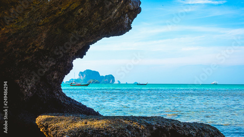 Tailandia oceano roccia barche