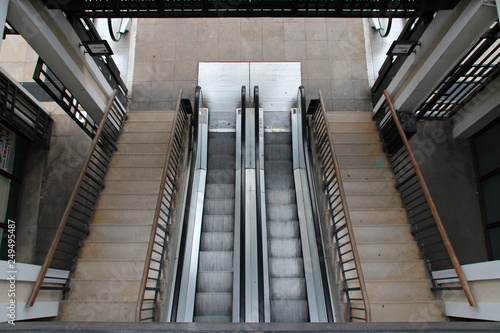 Escalator de la médiathèque (Nantes - France)