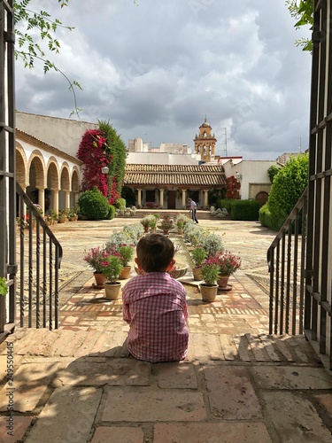 Niño jardin patios Andalucía 