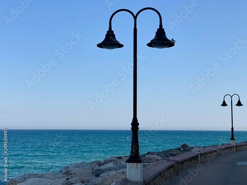 Farola mar mediterraneo