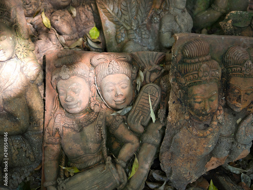 Terre cuites anciennes kmers en Thaïlande photo