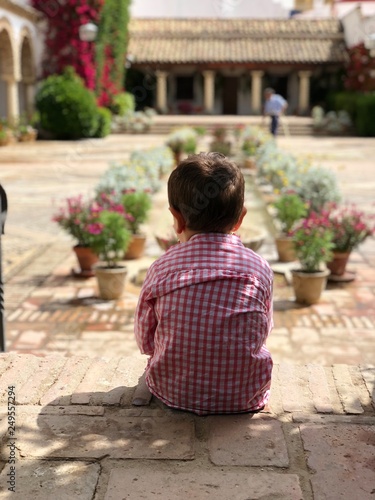 Niño naturaleza jardin patios amdalucia