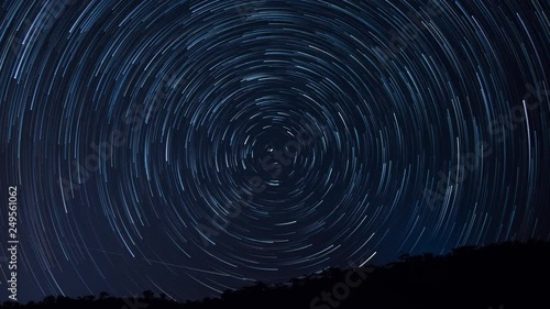 Wallpaper Mural タイムラプス　星空　北極星　 Torontodigital.ca