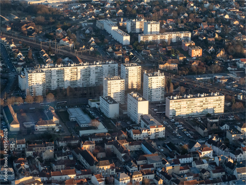 vue aérienne de la ville des Mureaux dans les Yvelines en France