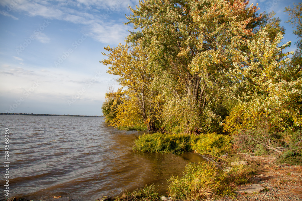 Leaves Turning Along the Mississippi Leaves Turning Along the Mississippi