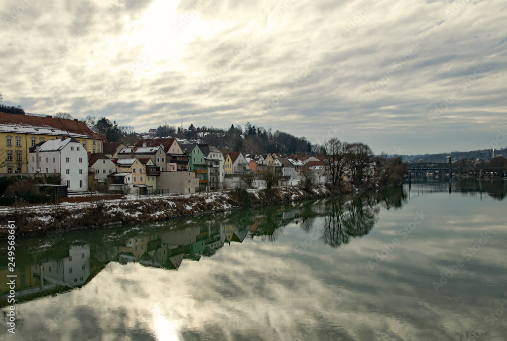 Fototapeta premium Blick über die Inn in Passau, Niederbayern, Bayern, Deutschland