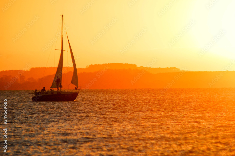 Porto alegre barco por do sol