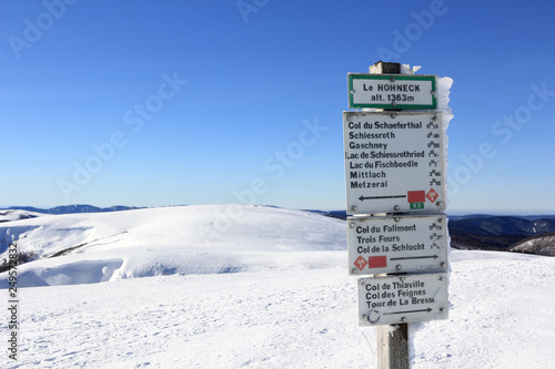 Sommet du Hohneck dans les Vosges en hiver photo