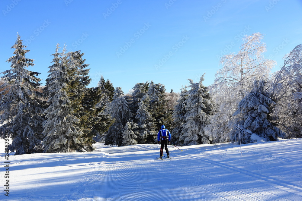 Ski de fond dans les Vosges en hiver, aux Trois-Fours