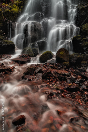 Fotografija Eloquent cascading waterfall