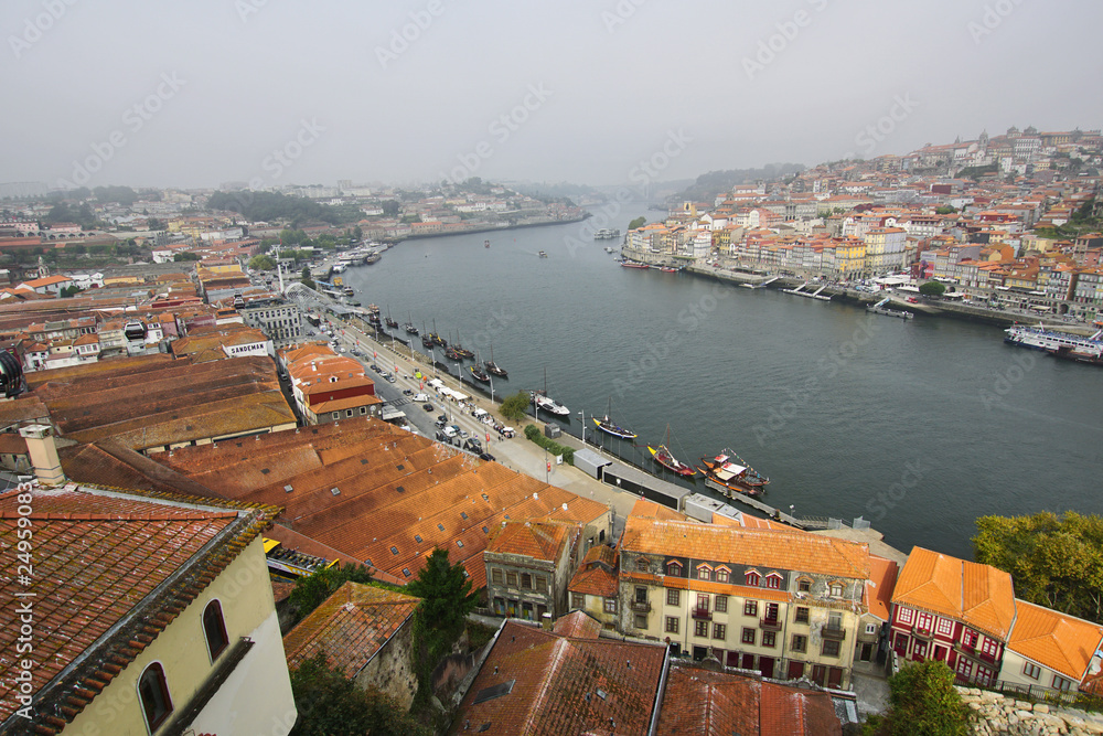 malerische Häuser am Douro in Porto, Portugal