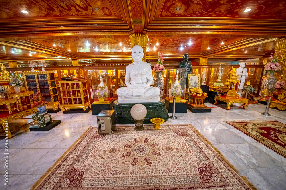 Fototapeta premium Wat Paknam Bhasicharoen Temple in Bangkok, Thailand