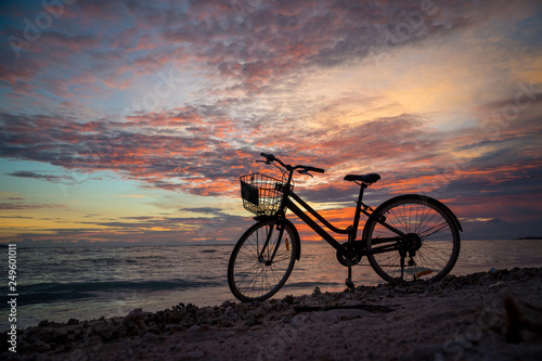 Fototapeta Naklejka Na Ścianę i Meble -  Sunset silhouette of vintage bicycle on the beach 