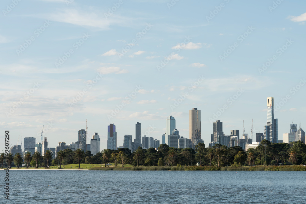 Obraz premium Melbourne CBD City View Over Albert Park Lake