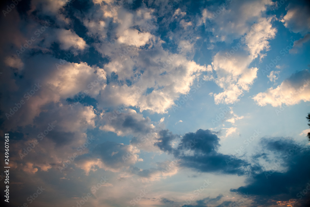 Obraz premium Beautiful, dramatic clouds and sky