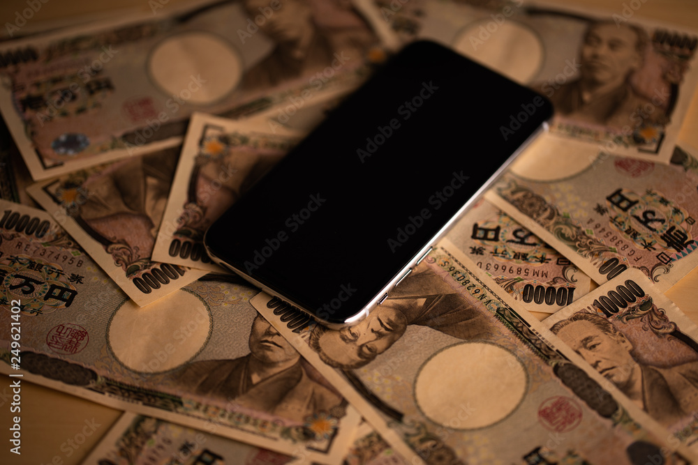 Naklejka premium スマートフォンとお金のイメージ