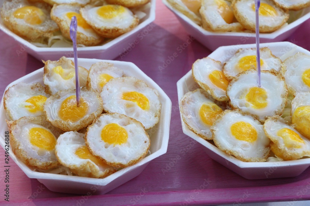 Grilled eggs is delicious in street food Grilled eggs is delicious in street food