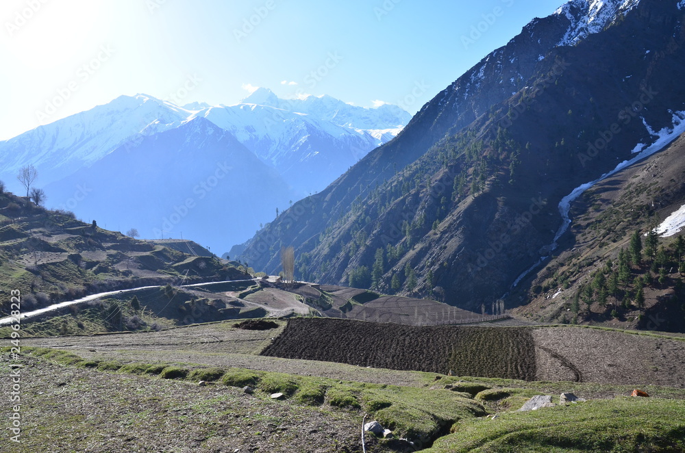 パキスタン ナンガパルバット近郊の村 アストールの絶景 美しい山と青空と田園 Stock Photo Adobe Stock パキスタン ナンガパルバット近郊の村 アストールの絶景 美しい山と青空と田園 Stock Photo Adobe Stock