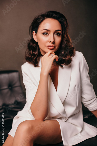 фотографія businesslike woman with dark hair in elegant office clothes