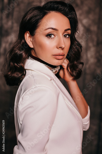 фотографія businesslike woman with dark hair in elegant office clothes