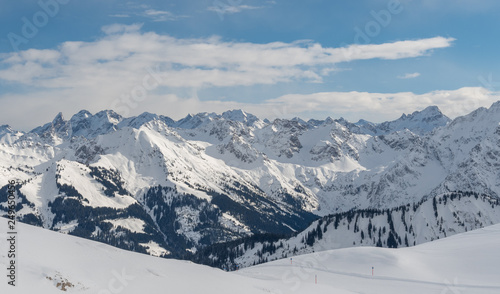 Blick von der Bergstation des Ifens im Winter 