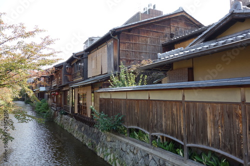 京都白川のほとりに建つ京町屋