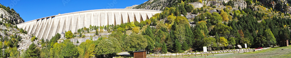 Embalse de Cavallers en El Valle de Bohí, alta Ribagorza, Lleida, Catalunya, España Embalse de Cavallers en El Valle de Bohí, alta Ribagorza, Lleida, Catalunya, España