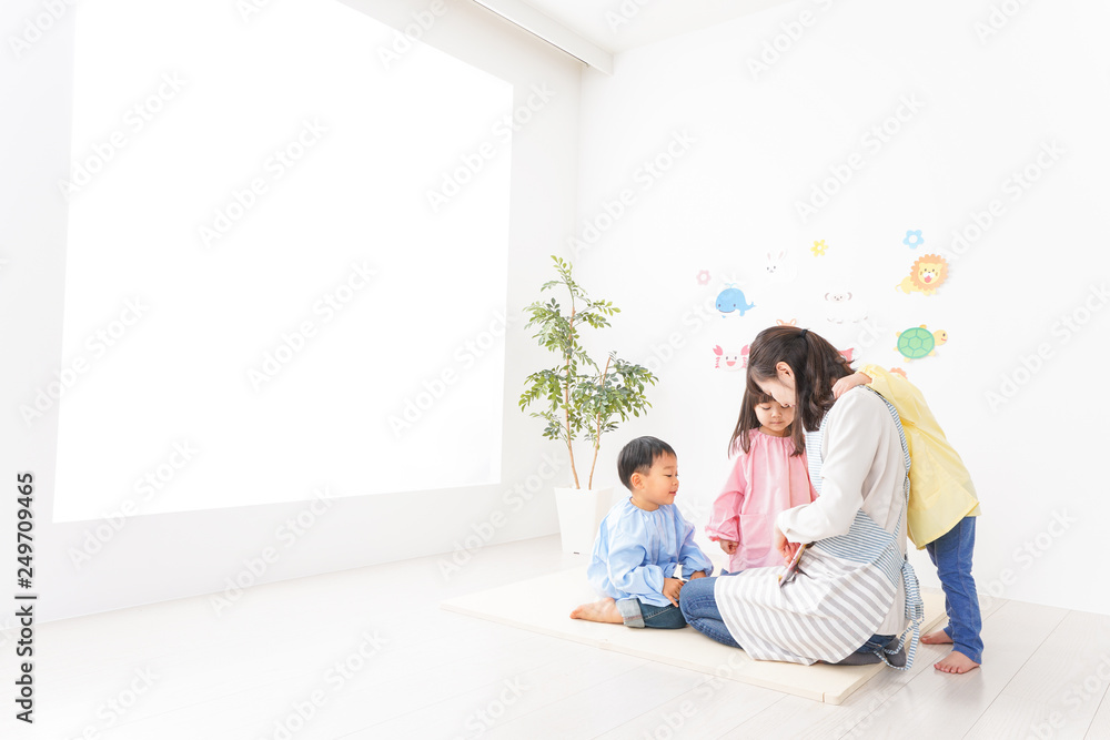 保育士と子どもたち 保育士と子どもたち