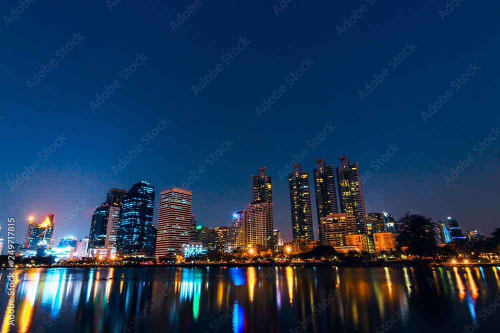 Naklejka premium The garden in bangkok twilight with reflection, Benjakitti Park, Bangkok, Thailand