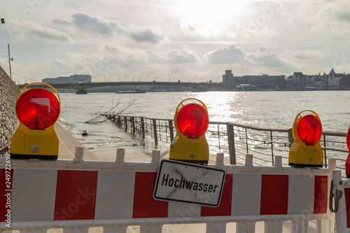 Hochwasser 2018 in Köln Rheinboulevard / Rheintreppen Köln Deutz