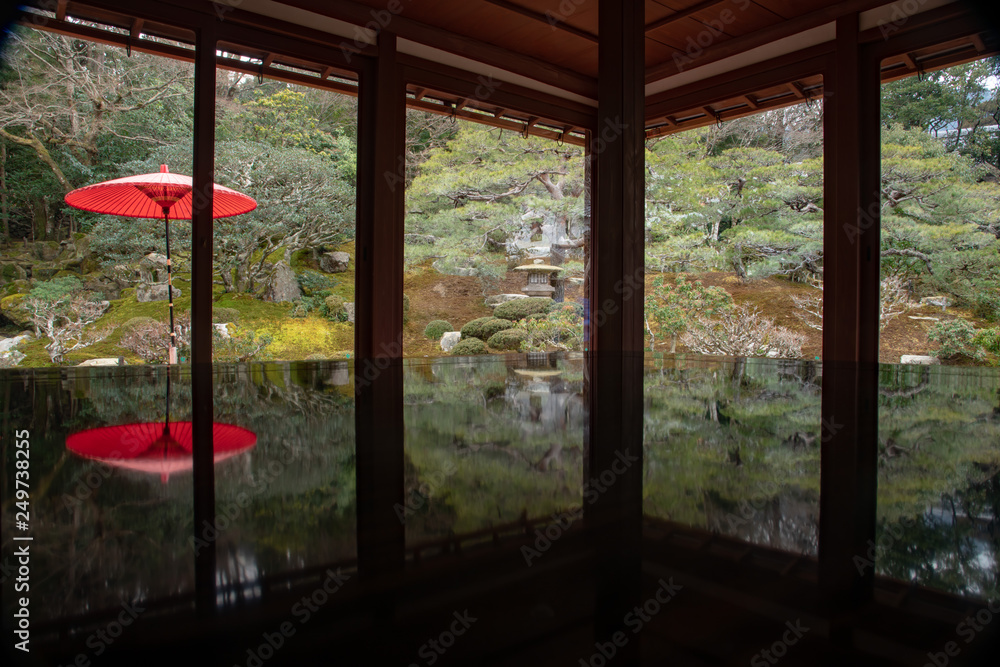 日本庭園をお寺の窓から望む 室内の磨かれた机の反射が面白い Stock Photo Adobe Stock