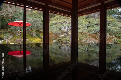 日本庭園をお寺の窓から望む 室内の磨かれた机の反射が面白い Stock Photo Adobe Stock 日本庭園をお寺の窓から望む 室内の磨かれた机の反射が面白い Stock Photo Adobe Stock