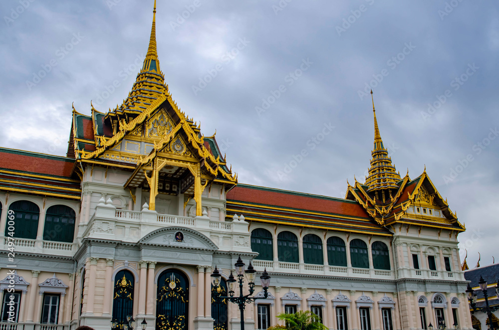 Fototapeta premium Gran Palace Wat Phra Kaew Temple in Bangkok, Thailand