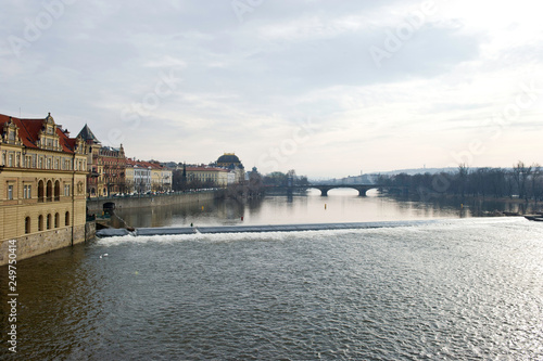 Chute d'eau sur la vitava à Prague