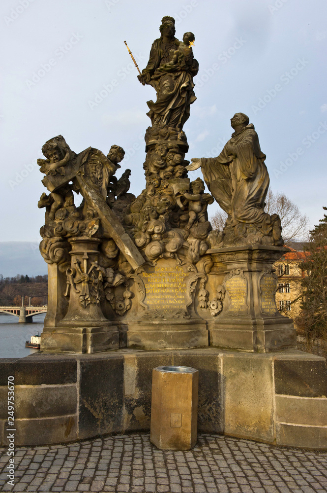 scupture du Pont Charles Pragues