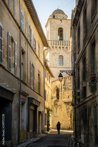 Fototapeta Naklejka Na Ścianę i Meble -  Narrow street in Arles