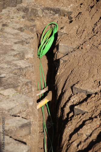 Tableau sur toile internet and cable coax cables replaced by glass fiber to speed up connection in