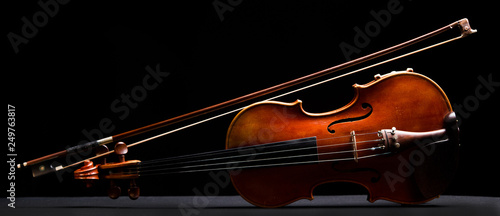 Fotografie, Obraz retro violin on a black background