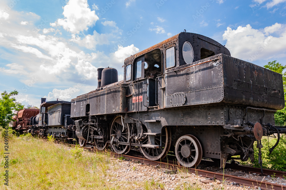 Naklejka premium Dampflok im Sommer auf dem Abstellgleis