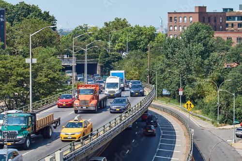 Canvas Print Many cars passing on a highway in New York City, as seen from Brooklyn Bridge