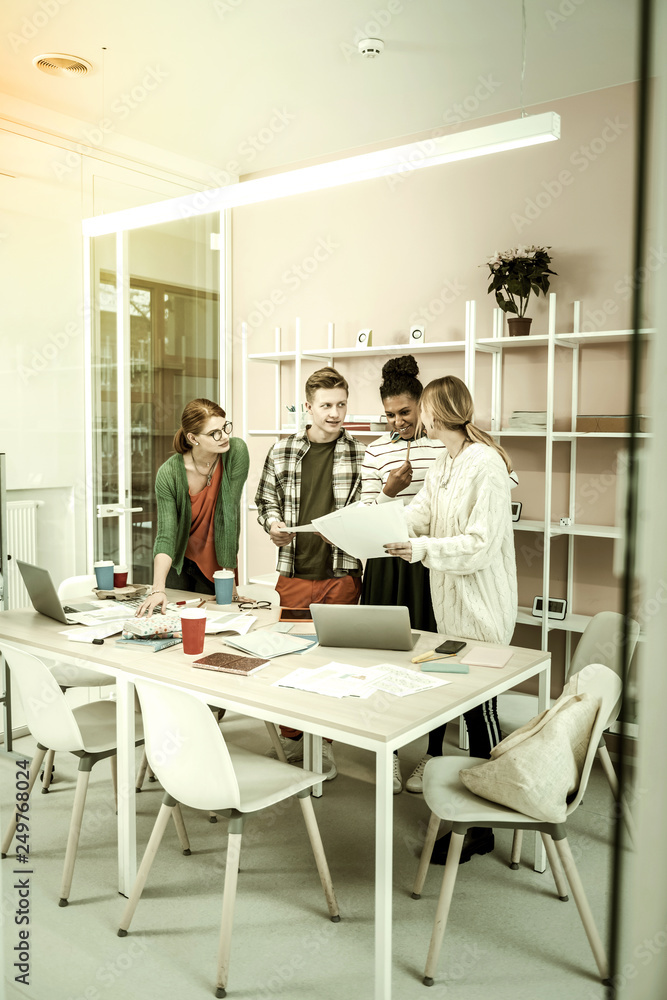 Obraz premium Students and teacher studying in light spacious room together